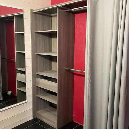 Appartement en entrée de ville avec balneo Pont-lʼAbbé Extérieur photo