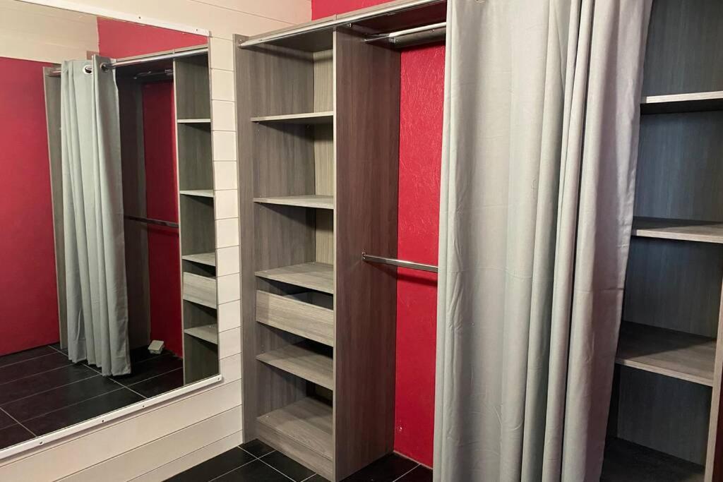Appartement en entrée de ville avec balneo Pont-lʼAbbé Extérieur photo
